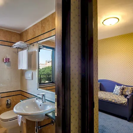 Blanc Et Trois Aparthotel