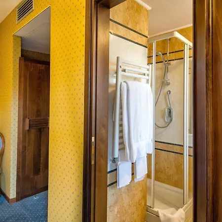 Blanc Et Trois Aparthotel 4*