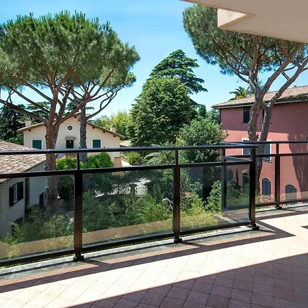 Blanc Et Trois Rome